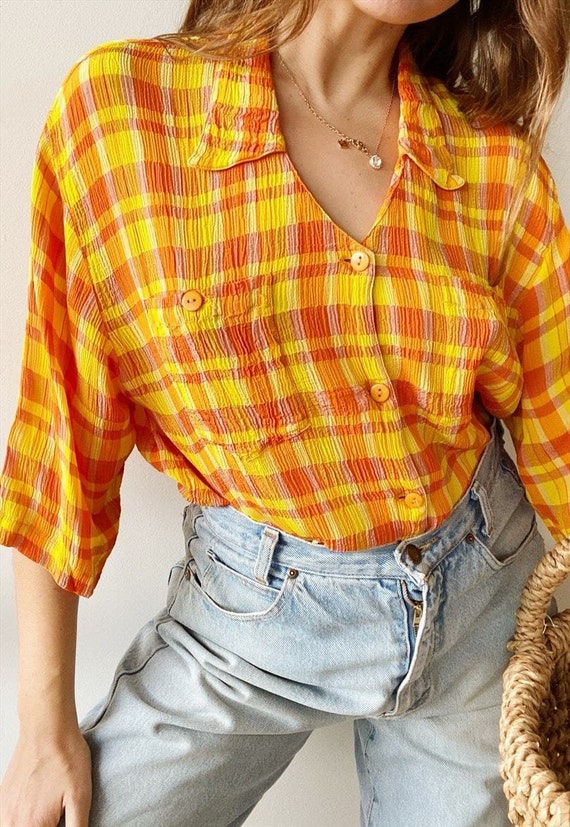 Vintage 90s Parisian chic Crinkled checked shirt t