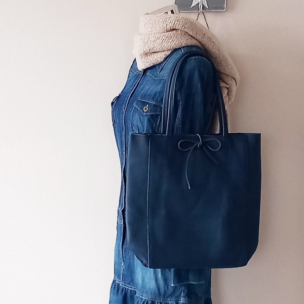 Leder Shopper dunkelblau Umhängetasche geräumige Handtasche Tote Bag minimalistisch stylisch Ledertasche