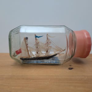Vintage Schiff im Glas