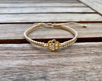 Hand-knotted bracelet “Favorite Paw” in gold