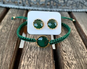 Jewelry set: hand-knotted bracelet in dark green with gold-colored stud earrings with dark green stones