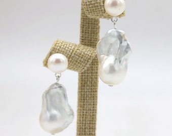 Pendientes de perlas blancas de fuego hechos a mano, grandes perlas barrocas, perlas naturales de agua dulce, pendientes de novia, regalos de Navidad, regalos para ella.