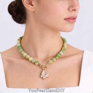 Handgefertigte grüne Jade-Halskette, mit Vutterfly-Muschel-Anhänger, Edelstein-Schmuck für Sie, Halskette-Jubiläumsgeschenk, Geschenk für Mutter, Heiledelstein