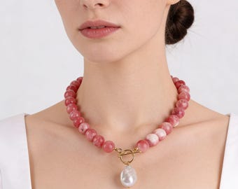 Rosa vitt persiskt jade runt pärlhalsband, naturligt vitt barockpärlhänge, ädelstenssmycken