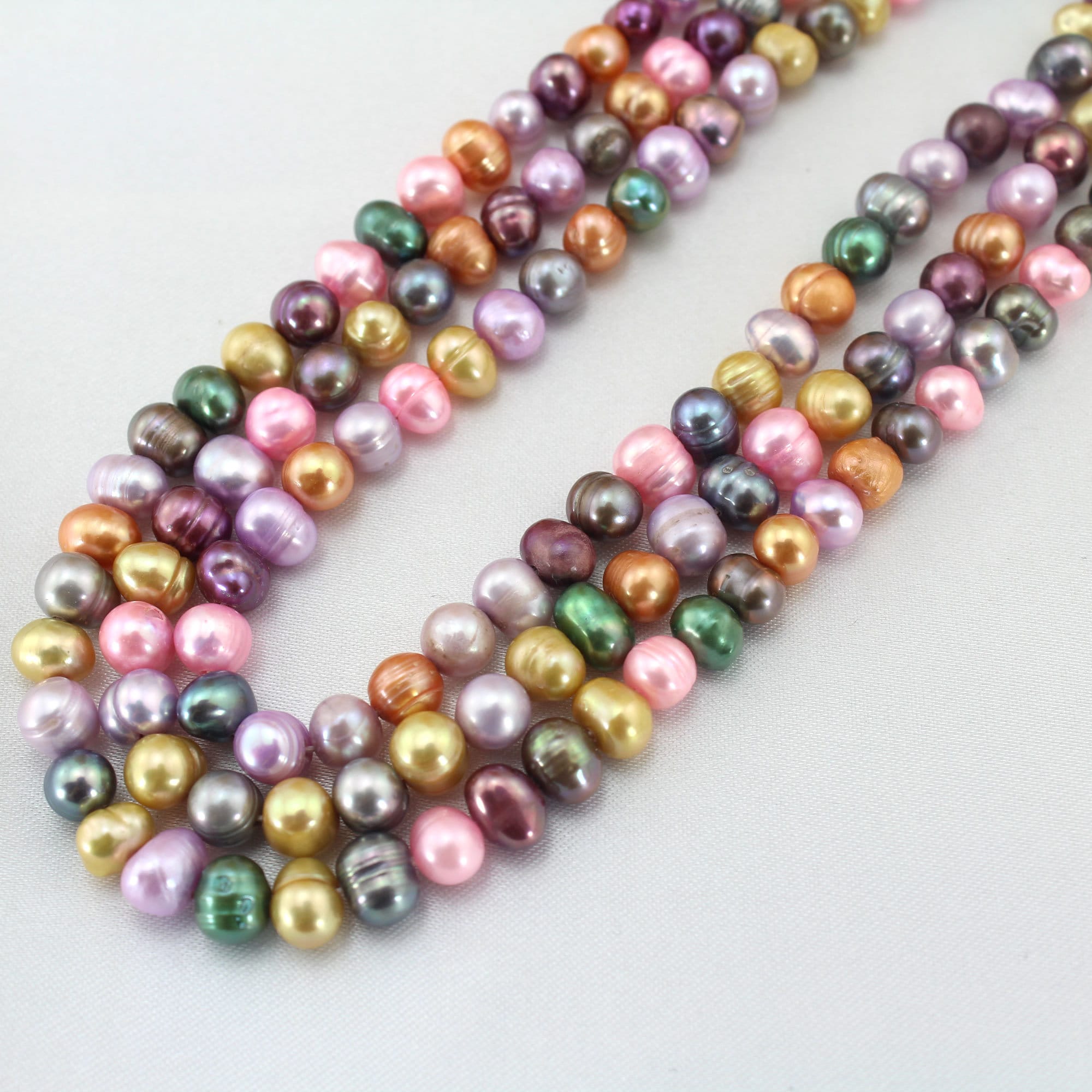 LumaPearl™ · Iridescent Pearls Blue