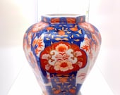 Japanese Imari Vase, Blue and Red Flower Pattern.