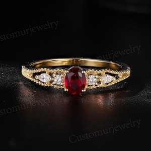 Anello di fidanzamento unico con rubino ovale, anello in argento sterling, anello Milgrain con zirconi cubici, anello di anniversario personalizzato fatto a mano, anello delicato in oro 14K 18K