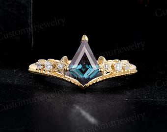 Celtic Kite-cut Alexandrite Star Bridal Ring, Curved Yellow Gold Wedding Ring, Moissanite Anniversary Ring