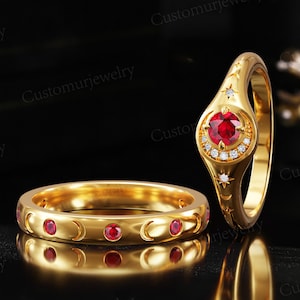 Anelli di coppia unici con luna e stelle e rubino, fede nuziale con rubino abbinata per lui e per lei, anello nuziale in oro fatto a mano, anelli di promessa per donna
