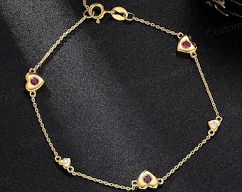 Fünf Herzen Kettenarmband mit Lab Rubin & Moissanit, zierliches 14K Gold Love Armband, Romanze Valentinstag Geschenke für Sie von CustomUrJewelry