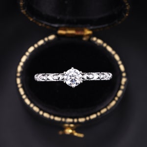 Anillo de compromiso de moissanita C&C vintage, anillo de bodas de diamantes de oro amarillo antiguo, anillo milgrain con juego de puntas, anillo de bodas, anillo de aniversario imagen 8