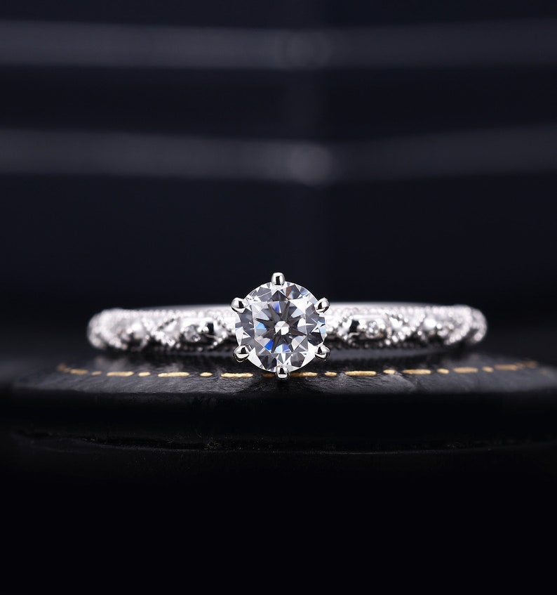 Anillo de compromiso de moissanita C&C vintage, anillo de bodas de diamantes de oro amarillo antiguo, anillo milgrain con juego de puntas, anillo de bodas, anillo de aniversario imagen 7
