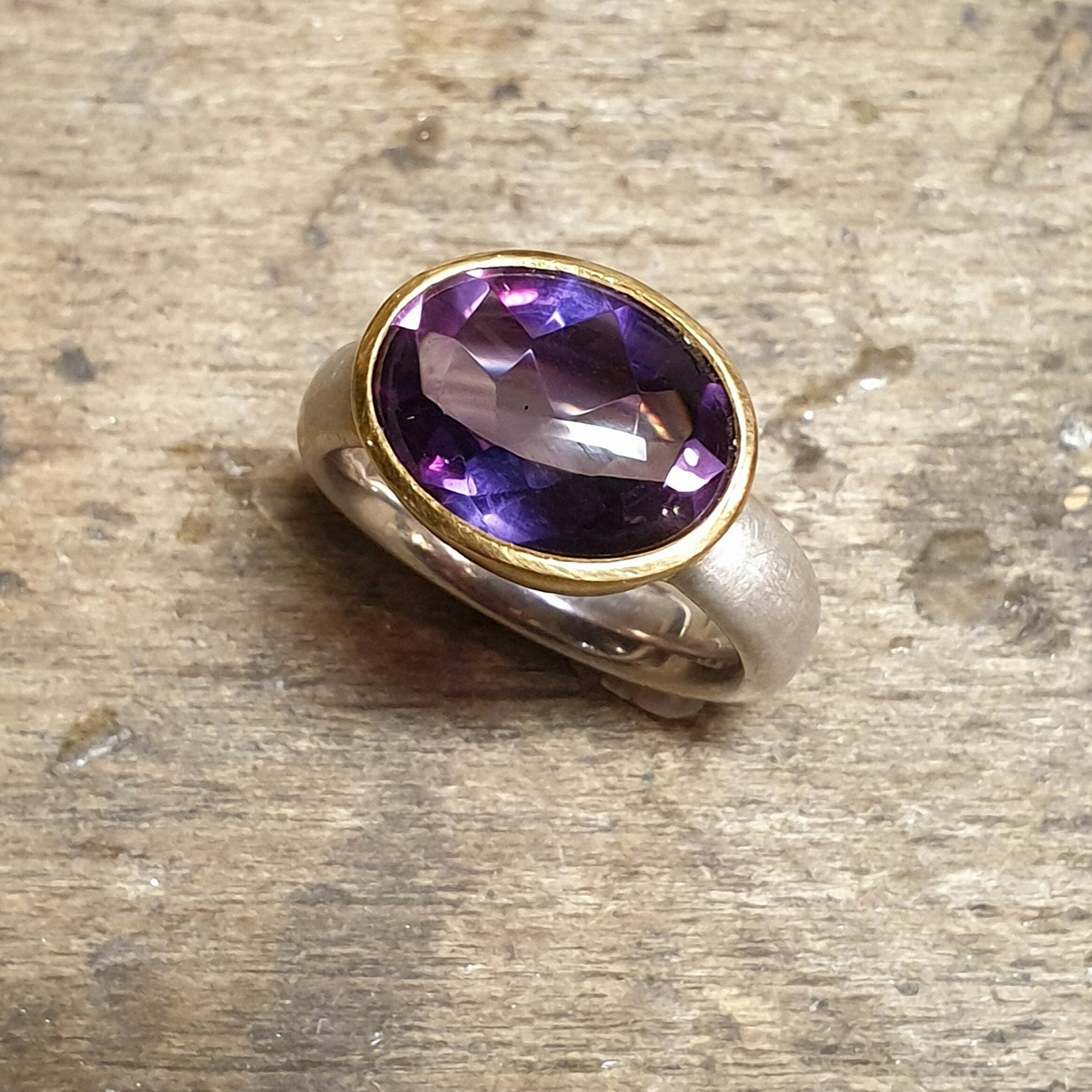 Silberring mit Amethyst in 900 Goldfassung