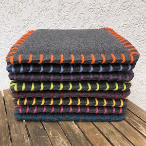 Chair cushion made of wool felt in dark gray image 1