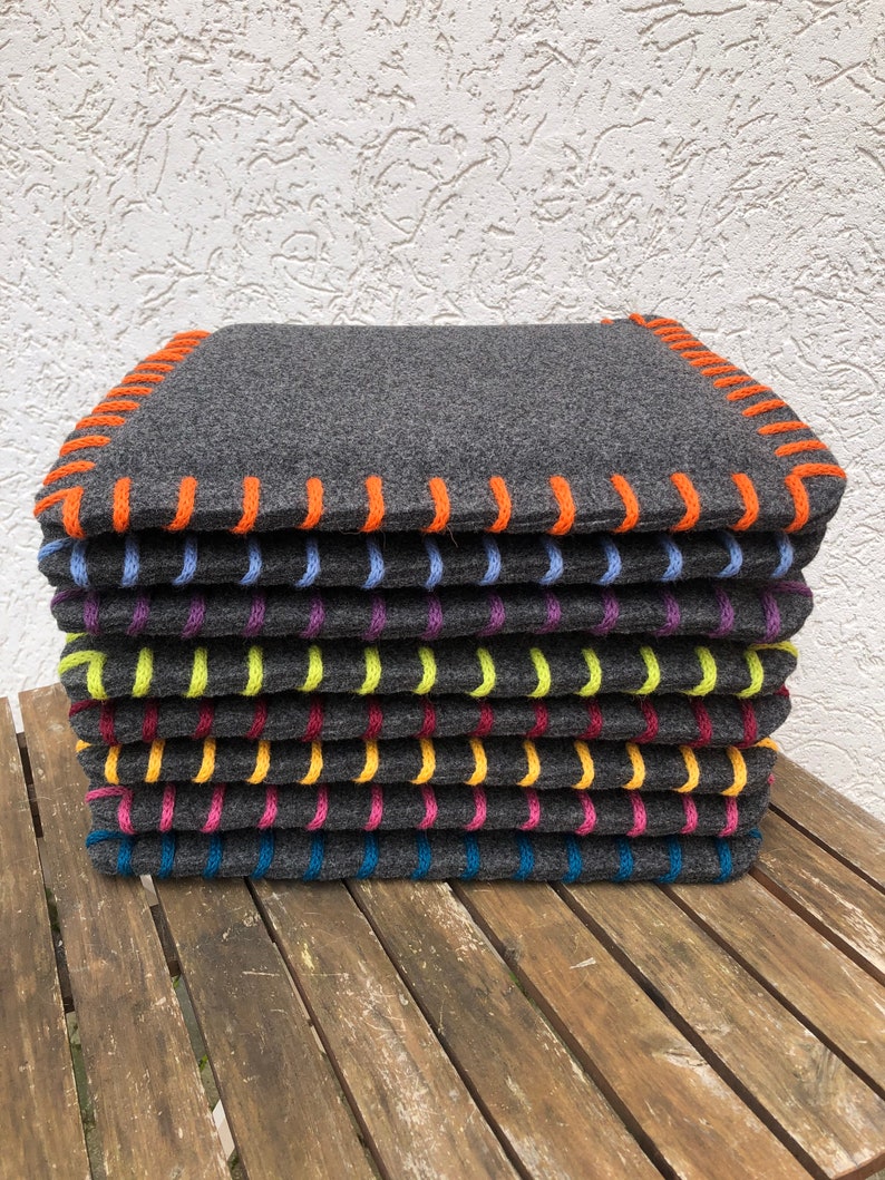 Chair cushion made of wool felt in dark gray image 1