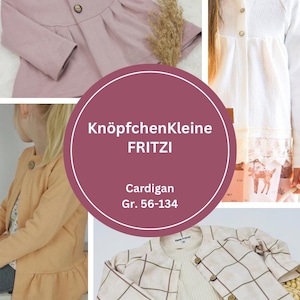 以下が含まれることがあります： さまざまな色とスタイルの子供用カーディガンをコラージュした画像。カーディガンには、ライトピンク、白、ベージュのチェック柄のデザインが含まれています。画像には「KnöpfchenKleine FRITZI」と「Cardigan Gr. 56-134」の文字も表示されています。