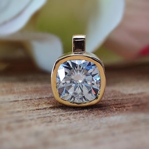 1.21 ct cushion cut gorgeous pendant for women with white moissanite 14k solid yellow gold solitaire pendant, anniversary gift for her