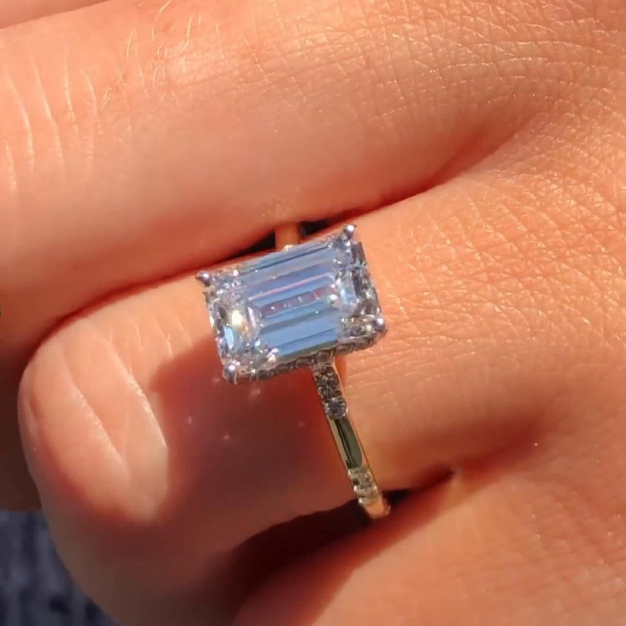 カナダジュエリー ラボグロウン エメラルド 4CT 指輪 カナダジュエリー