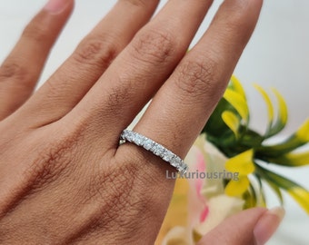 2,5 mm weißer Moissanit Ring, halb Eternity Band, Frauen Ring Band, Diamant Ring für Jubiläum Geschenk, Weihnachtsgeschenk