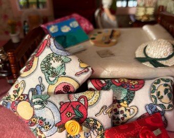 Almohadas para muñecas hechas a mano a escala 1:6 (juego de 3) Ropa de cama Tea Party