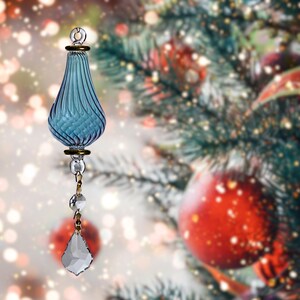 set di 4 o 8 o 12 ornamenti natalizi in vetro con colori personalizzati e cartoncino personalizzato ornamenti in vetro blu incisi a forma di am con cristallo