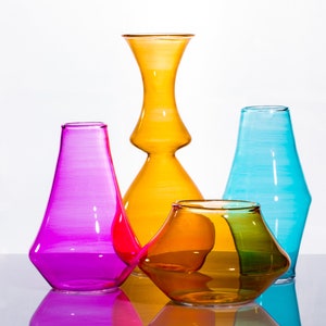 Modern Vases , Home decoration glassblown vases set of 4 with different sizes avaliable custom colors and sizes
