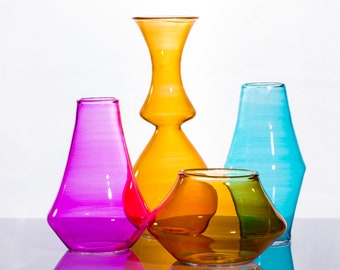 Modern Vases , Home decoration glassblown vases set of 4 with different sizes avaliable custom colors and sizes