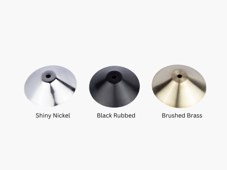Puede incluir: Tres embellecedores de l&aacute;mpara de metal en diferentes acabados: n&iacute;quel brillante, negro frotado y lat&oacute;n cepillado.