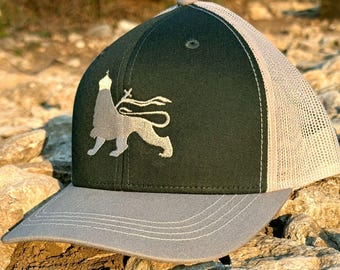 Trucker Cap, Conquering Lion of the tribe of Judah, Roots, Reggae, Rasta. Green/gray/Beige cap