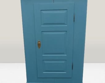 Schrank mit Kreidefarbe im Landhausstil (0145)