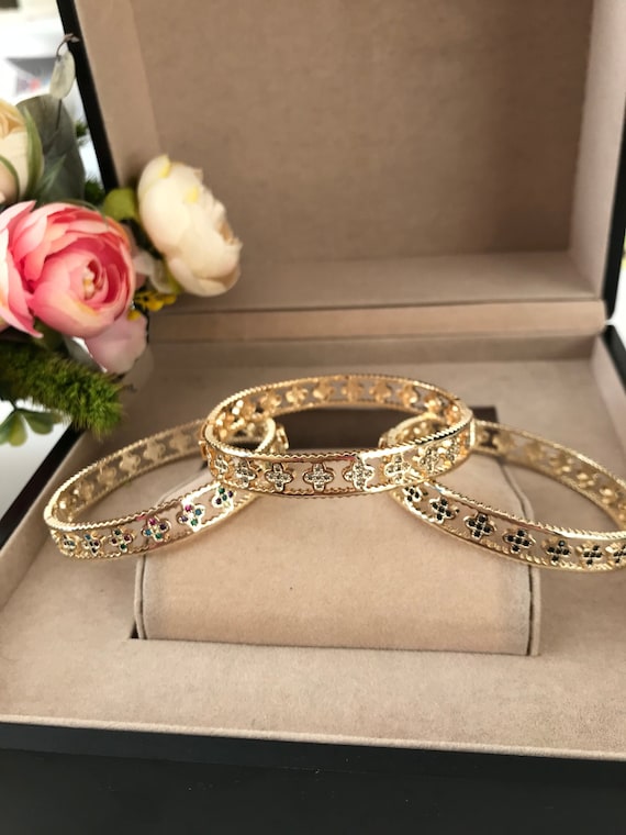 Cartier clover bracelet deals