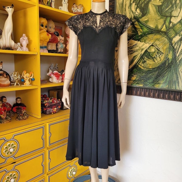 Vintage 40s Film Noir Crepe Sweetheart Illusion Beaded Lace Swing Cocktail Dress S