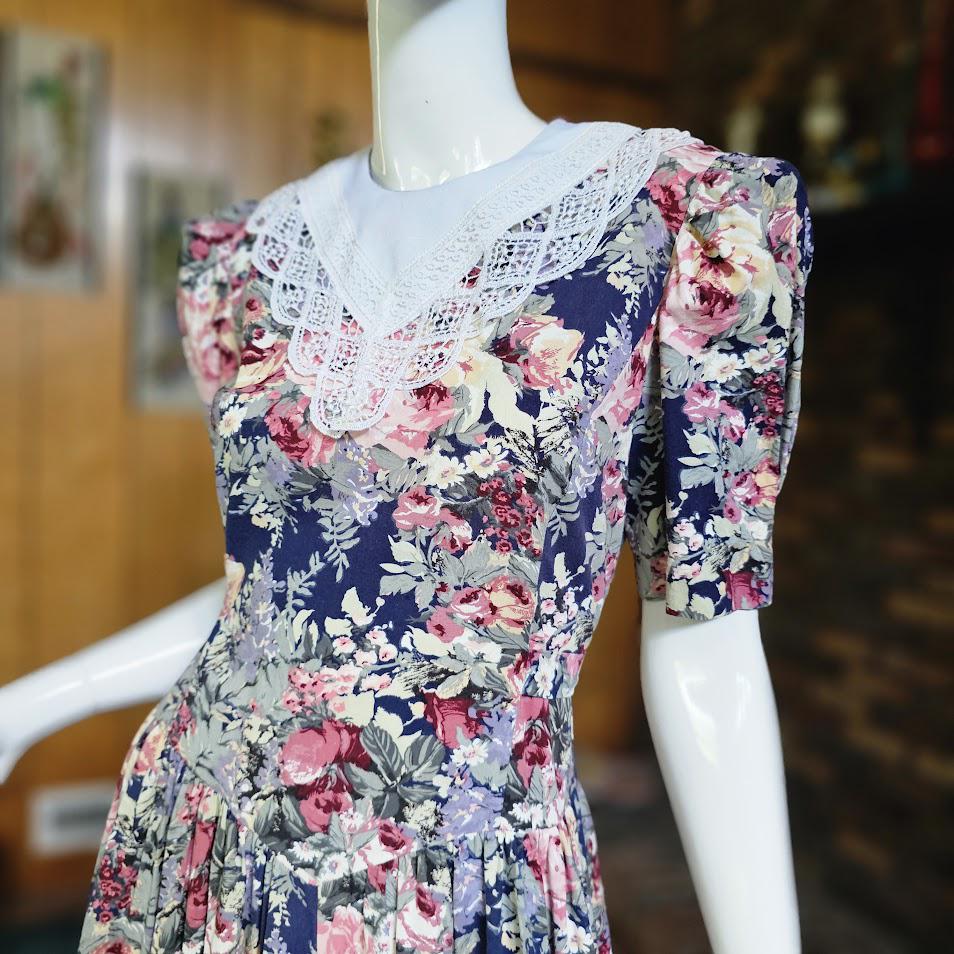 Vintage 80s Full Bloom Cottage Floral Puff Sleeve Modest Garden