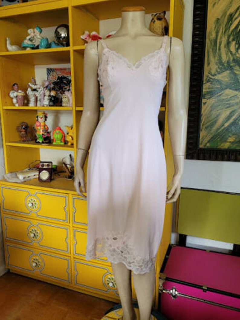 Vintage 50s 60s Creamy Nylon Blush Pink Lace Cups Shadowline Pinup Slip Dress 36 M image 3