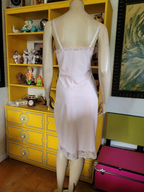 Vintage 50s 60s Creamy Nylon Blush Pink Lace Cups… - image 7