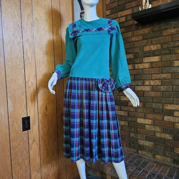 Abito vintage anni '90 in velluto a coste con colletto alla