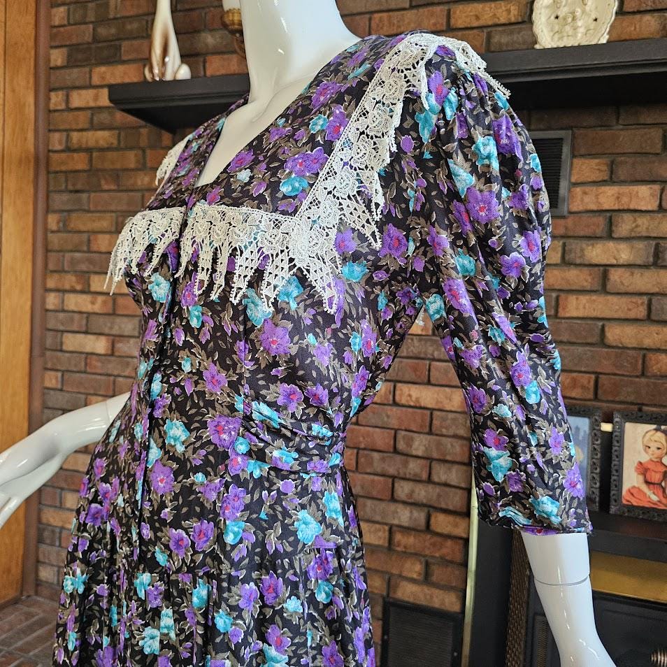 Vintage 80s Dark Garden Floral Corset Tie Back Cottage Tea Modest