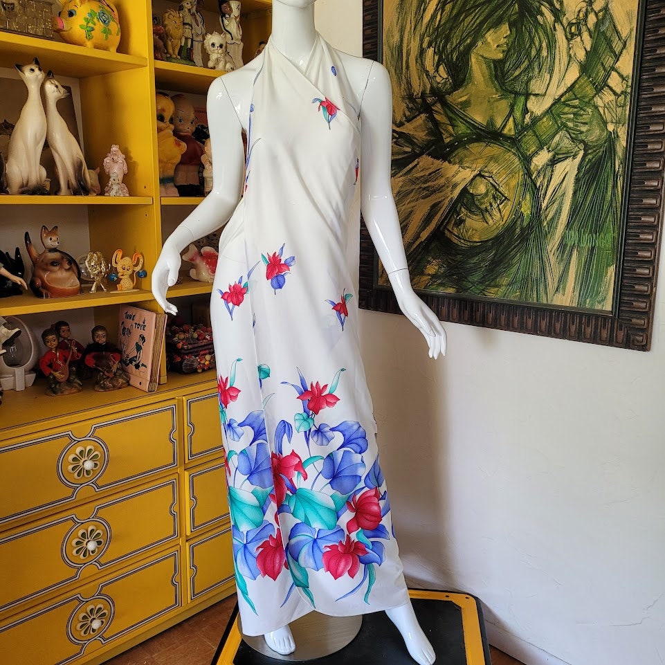 2 Vintage 70s Hawaiian Wrap Around Sarong Convertible Beach