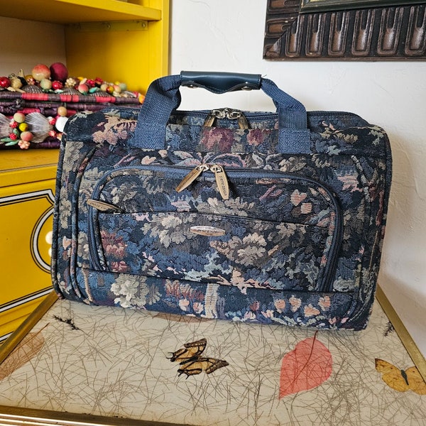 Vintage 80s Cottagecore Tapestry Weekender Carry on Luggage Duffel Carpet Bag