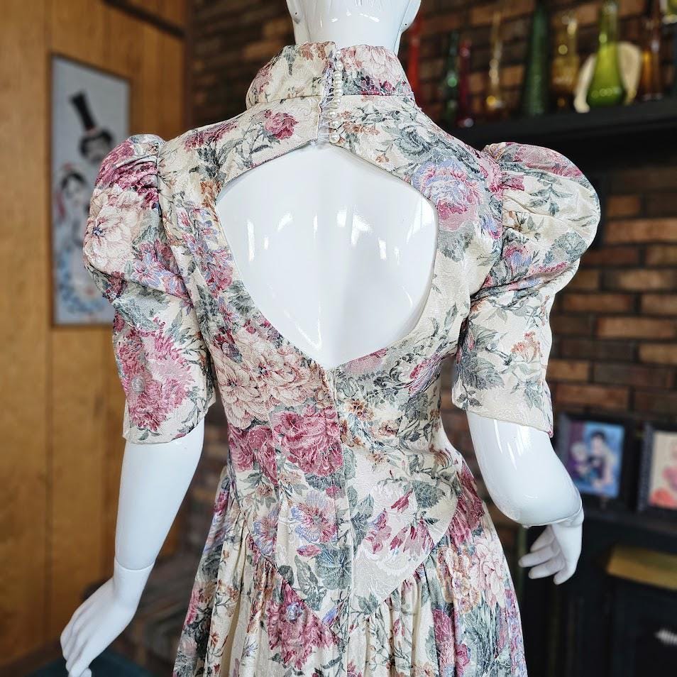 Vintage 80s Romantic Renaissance Tapestry Floral Mutton Sleeve