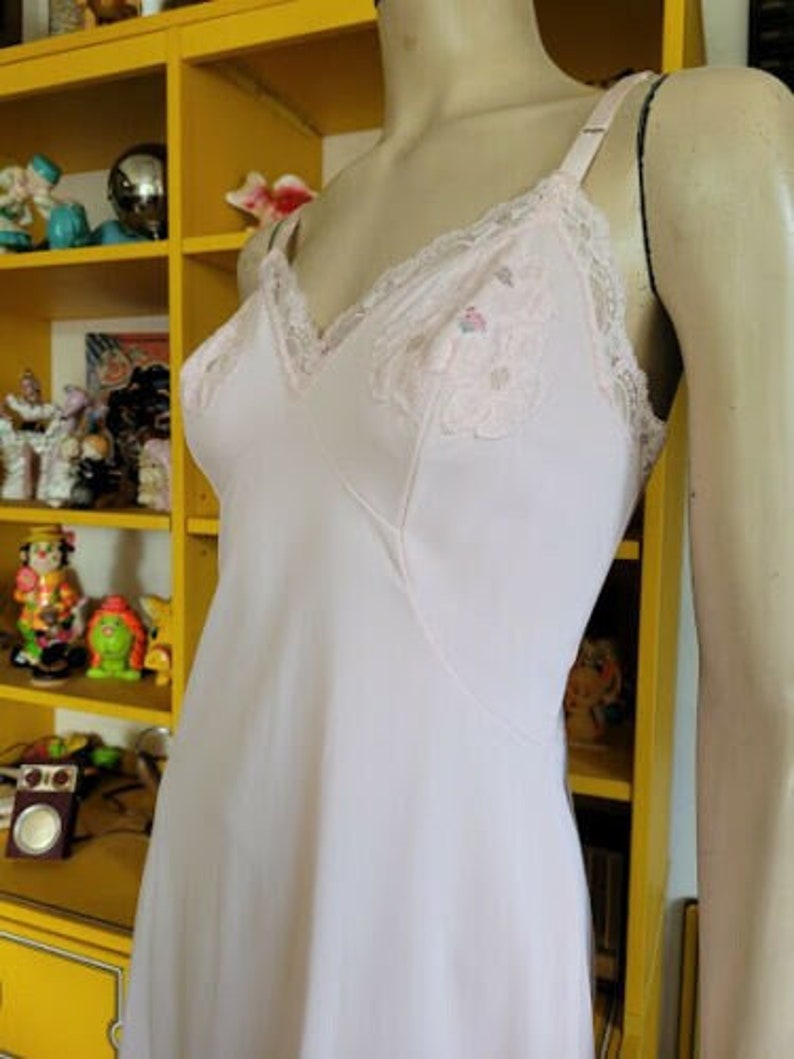 Vintage 50s 60s Creamy Nylon Blush Pink Lace Cups Shadowline Pinup Slip Dress 36 M image 1