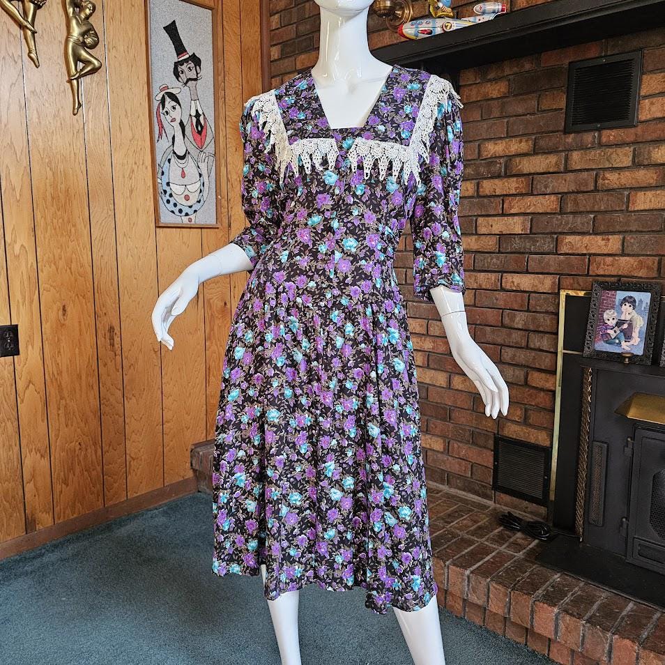 Vintage 80s Dark Garden Floral Corset Tie Back Cottage Tea Modest