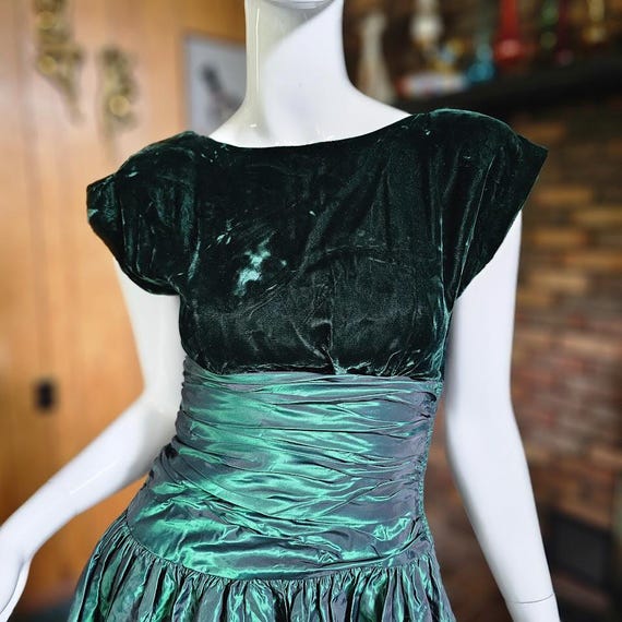 emerald green vintage prom dress 80s Velvet Metallic Taffeta Backless Formal XS/S vintage y2k prom dress