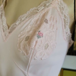 Vintage 50s 60s Creamy Nylon Blush Pink Lace Cups Shadowline Pinup Slip Dress 36 M image 2