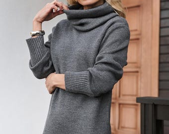 Wolgebreide midi-jurk met afneembare kraag, truijurk met lange mouwen, minimalistische warme winteroutfit