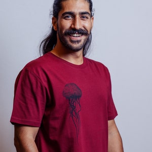Jellyfish men&#39;s T-shirt made of organic cotton, short sleeves, hand screen printed, sustainable gift for men