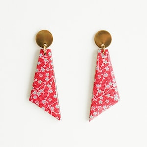 Oorbellen met chiyogami-patroon, lichtgewicht Japanse houten hangoorbellen, boho-statementsieraden, kimono-oorbellen, uniek cadeau voor haar