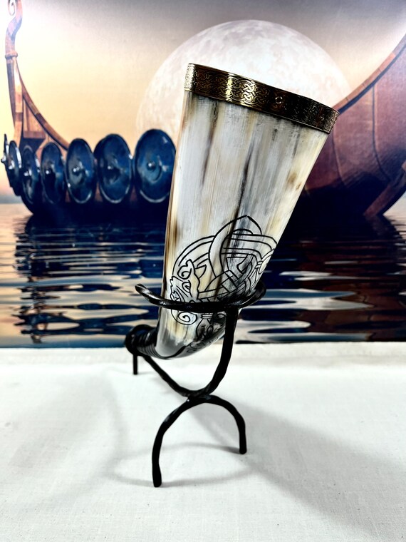 The Valhalla - This horn is custom engraved to perfection and fit for a warrior. 17 inches.