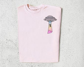 Camiseta con abducción de gato OVNI / Camiseta con gráfico de arcoíris pastel