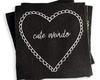 Patch coeur bizarre | Applique en tissu faite main à coudre (3,5 x 3,5 pouces)